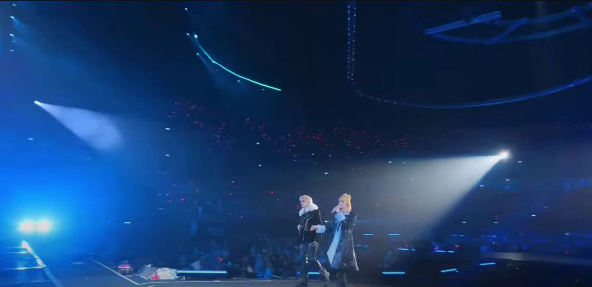 I really love this part — when ZeeNuNew were singing and the screen was filled with their journey together. Five years side by side, through hardships and happiness, from zero to where they are now. 🥹 Z NuNew ZEENUNEW 2ND CONCERT #ZNNCrazyInLoveConcert #ZeeNuNew