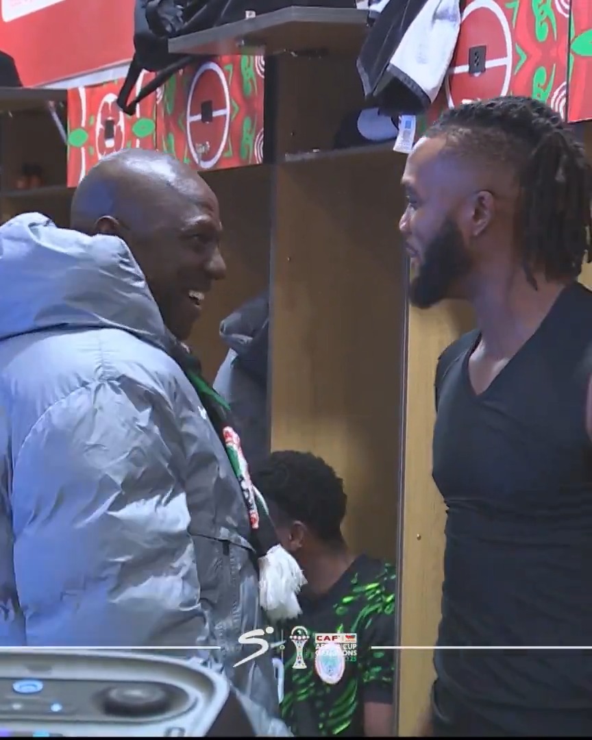 When Eric Chelle pulls out the dab, then you know the vibes are too good. 🎥 The Super Eagles celebrate their #TotalEnergiesAFCON2025 bronze medal 🇳🇬🥉 #SSFootball