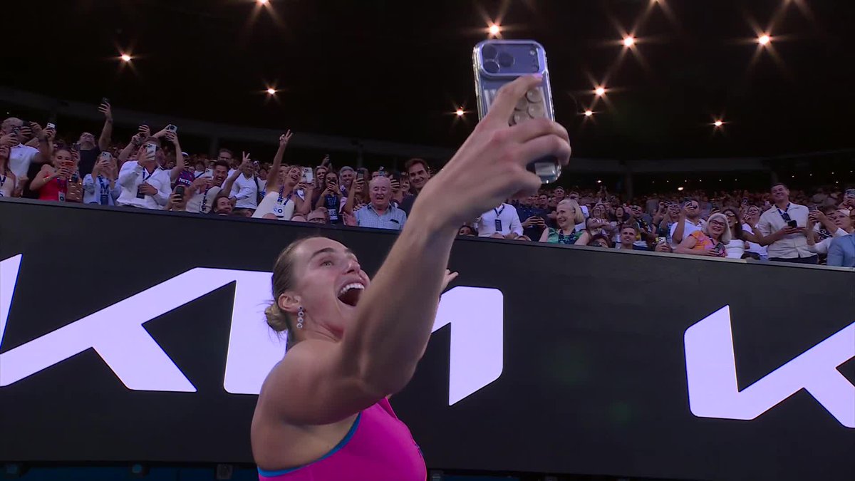 That's one special picture 📸 We are patiently awaiting the result of this selfie, Sabalenka Aryna 🤳