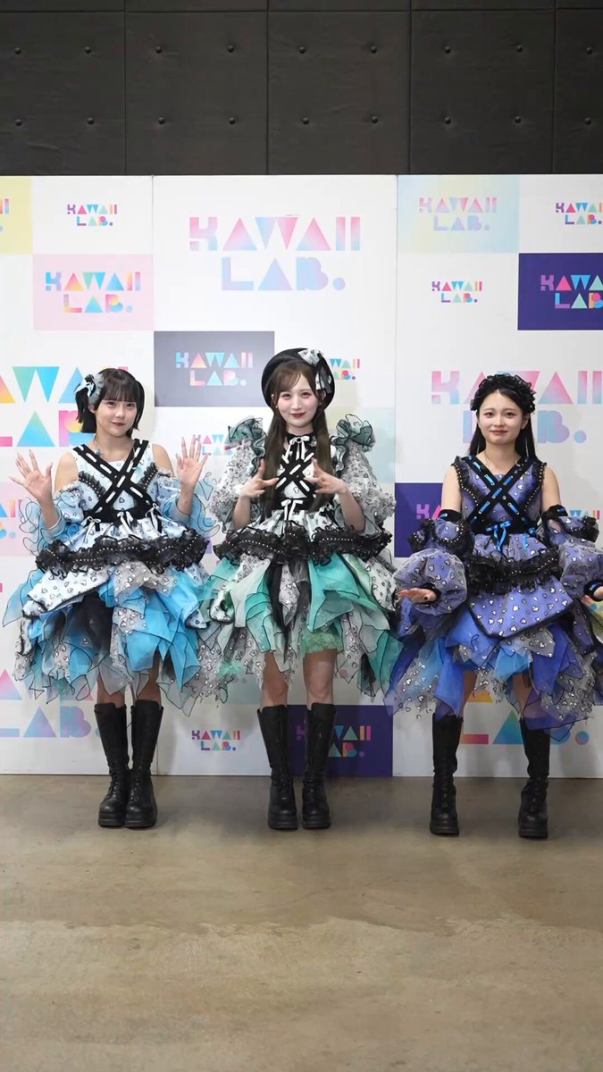 🩵りの💙きり💚なち アイしちゃってます♡ 間に挟まれるなちさん🫶 🥳🐧 TikTok 🐧🥳 一か八かver 💖MVはこちら 2026/2/13(金) 『KAWAII LAB. 4th Anniversary Special LIVE 〜CANDY TUNE〜』 📍Kアリーナ横浜 ▼チケットお申し込みはこちら 受付期間：～1/19(月) 23:59まで 🩵福山梨乃 福山梨乃 (CANDY TUNE) 💙 桐原美月 桐原美月 (CANDY TUNE) 💚 小川奈々子 小川奈々子 (CANDY TUNE) #CANDYTUNE #きゃんちゅー