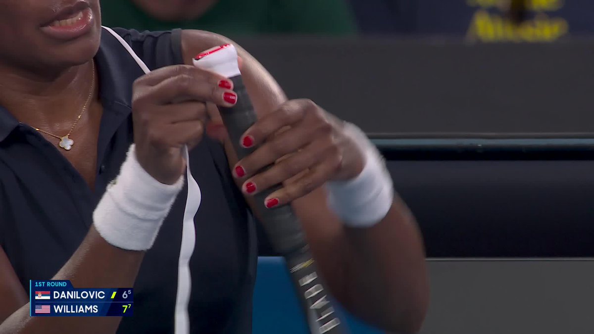 BREAKING: Venus Williams racquet re-gripping masterclass. #AO26