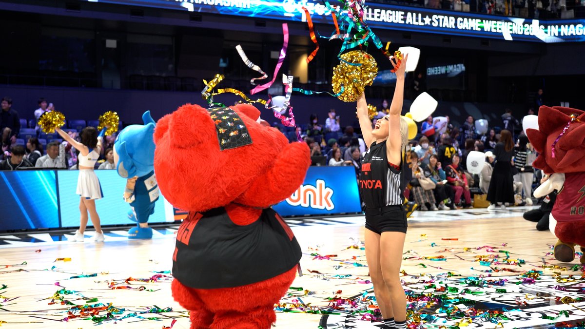 マスコットとチアのみなさんも大活躍だった #Bリーグオールスター 🌟 自由で個性あふれる仕草に、会場中が笑顔に! 最後までファンのみなさんをお見送りしてくれました👋 #りそなグループ #Bリーグ