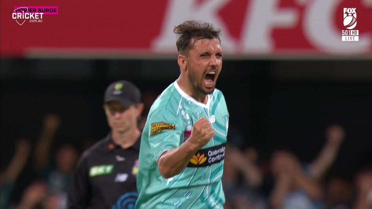 Steve Smith is OUT! Zaman Khan delivers a ripping yorker to remove the Sixers superstar 🤯 #BBL15