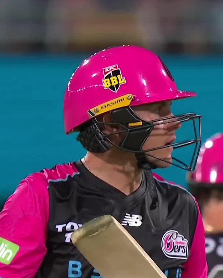 53 runs off 27 balls! This is how Sam Curran got the Sydney Sixers into the #BBL15 Finals 💪