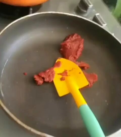 Erkekler neden mi yemek yapmamalı... oynat bakalım.