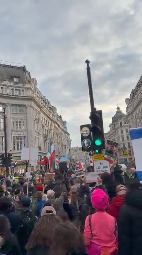 I’m at the March for Iran in London🇬🇧. Iranians in London march with one voice, for the murdered, the imprisoned, the disappeared, and those still fighting inside Iran. Borders cannot silence a people who refuse to live in fear.