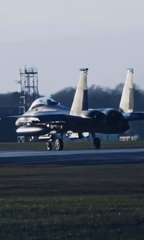 🇺🇸 F-15E FIGHTERS DEPLOY TO MIDDLE EAST - AND THE WHOLE WORLD’S WATCHING So this morning the U.S. just moved a dozen F-15E Strike Eagles from the UK to the Middle East, and one of them instantly became the most tracked plane in the world on FlightRadar24. That’s super rare for a jet like this to even show up on public trackers, so yeah… that feels intentional. A bit of a “we’re coming, and we want you to see it” kind of message. The jets took off from RAF Lakenheath in the UK, backed by 4 KC-135 tankers out of Mildenhall. Destination? Looks like Muwaffaq Salti Air Base in Jordan, right in the zone if anything goes down with Iran. Source: MenchOsint