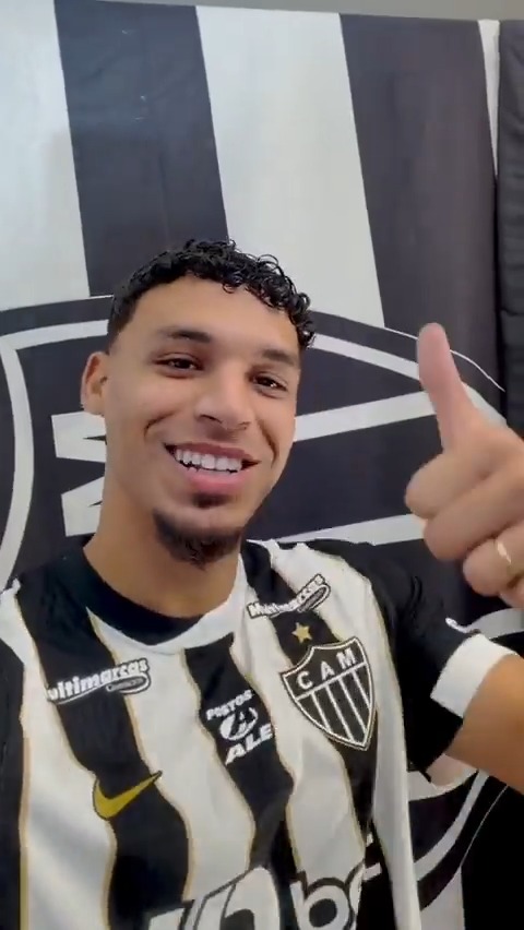 🎙️🐓 Chegou, trajou e já mandou aquela mensagem pra Massa!
