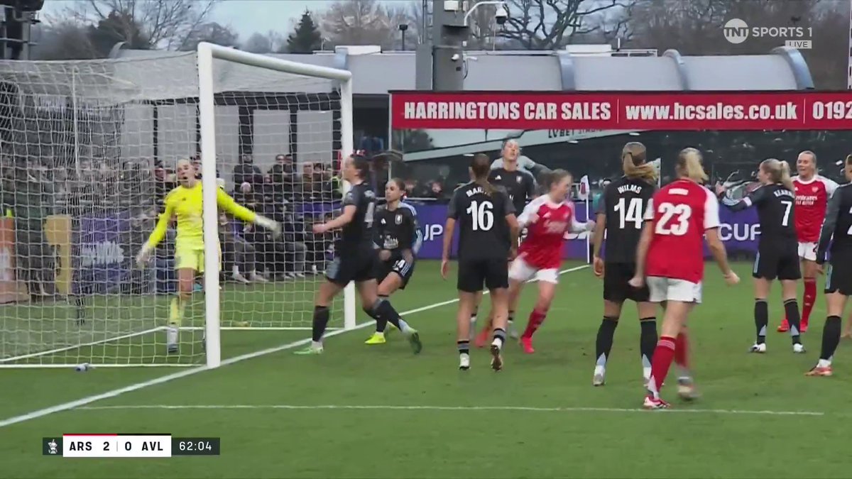 Kim Little doubles Arsenal's lead! That's a goal and assist for their captain today 🤝 📺 TNT Sports & discovery+ UK