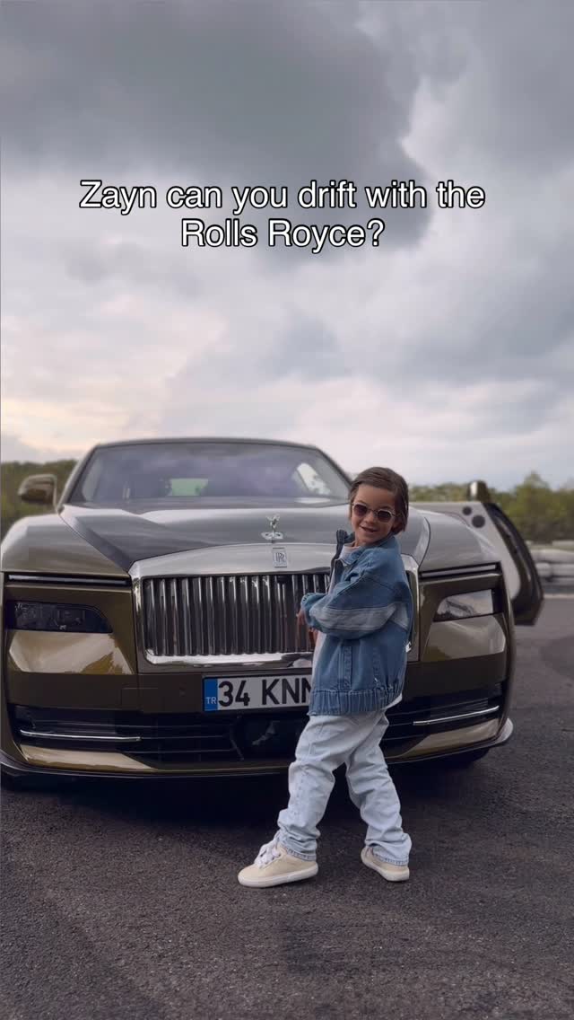 The first kid to drift Rolls Royce