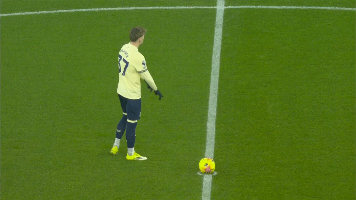 Everton nearly scored after just 10 seconds against Aston Villa, with Merlin Röhl hitting the post 😳