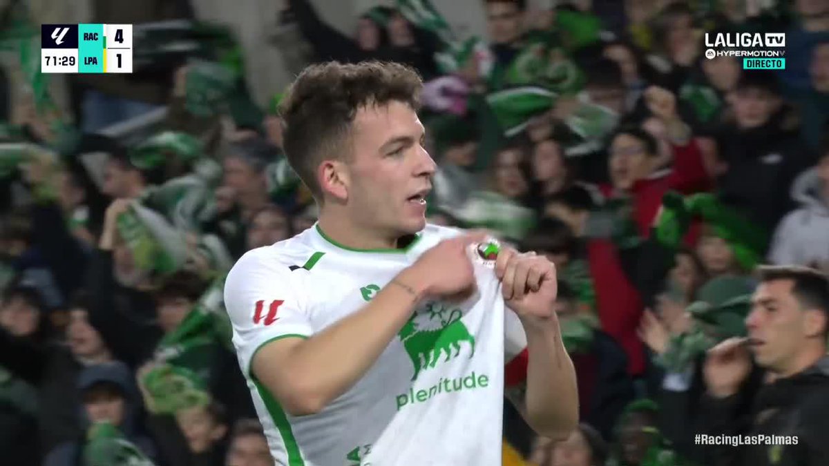 Íñigo Vicente es el Racing de Santander ❤️ Íñigo Vicente es ese escudo que representa a toda Cantabria y que sueña con volver a Primera ✨ El '10', en modo PLAYMAKER haciendo las delicias de un Sardinero LÍDER 🔥 Real Racing Club #LALIGAHYPERMOTION