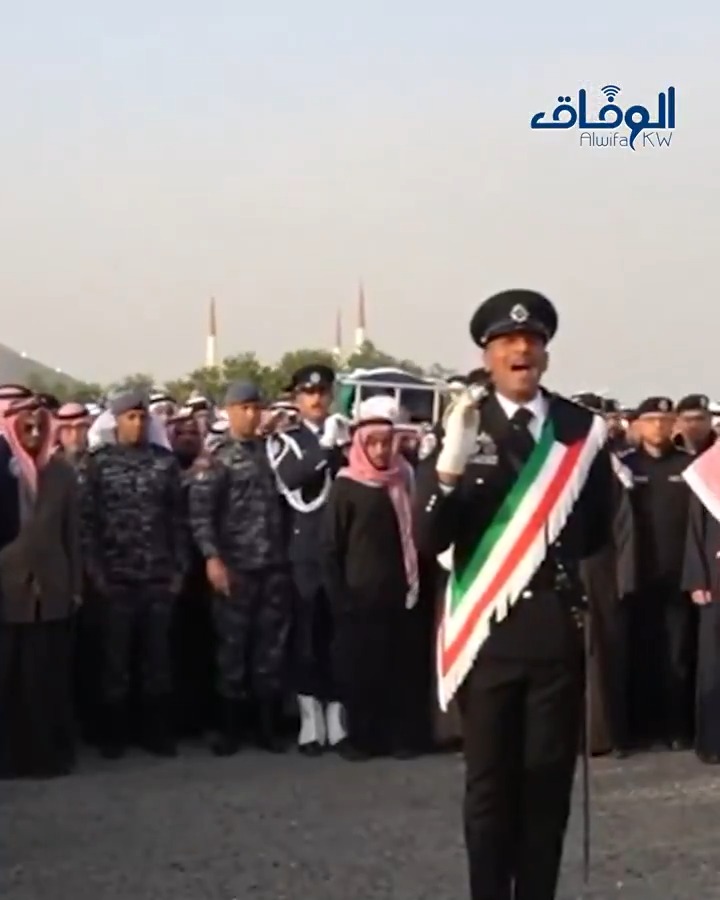 #الكويت تشيّع شهيد الواجب العقيد سعود نصار الخمسان في مقبرة الصليبيخات.. معالي النائب الأول لرئيس مجلس الوزراء ووزير الداخلية #الشيخ_فهد_اليوسف ينقل تعازي القيادة السياسية لأسرة شهيد الواجب