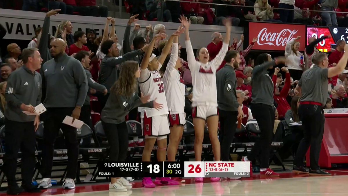 QADENCE SAMUELS HAS THE WHOLE GYM ROCKIN' 🔥 Watch No. 9 Louisville-NC State on ESPN2 and the ESPN App 🍿