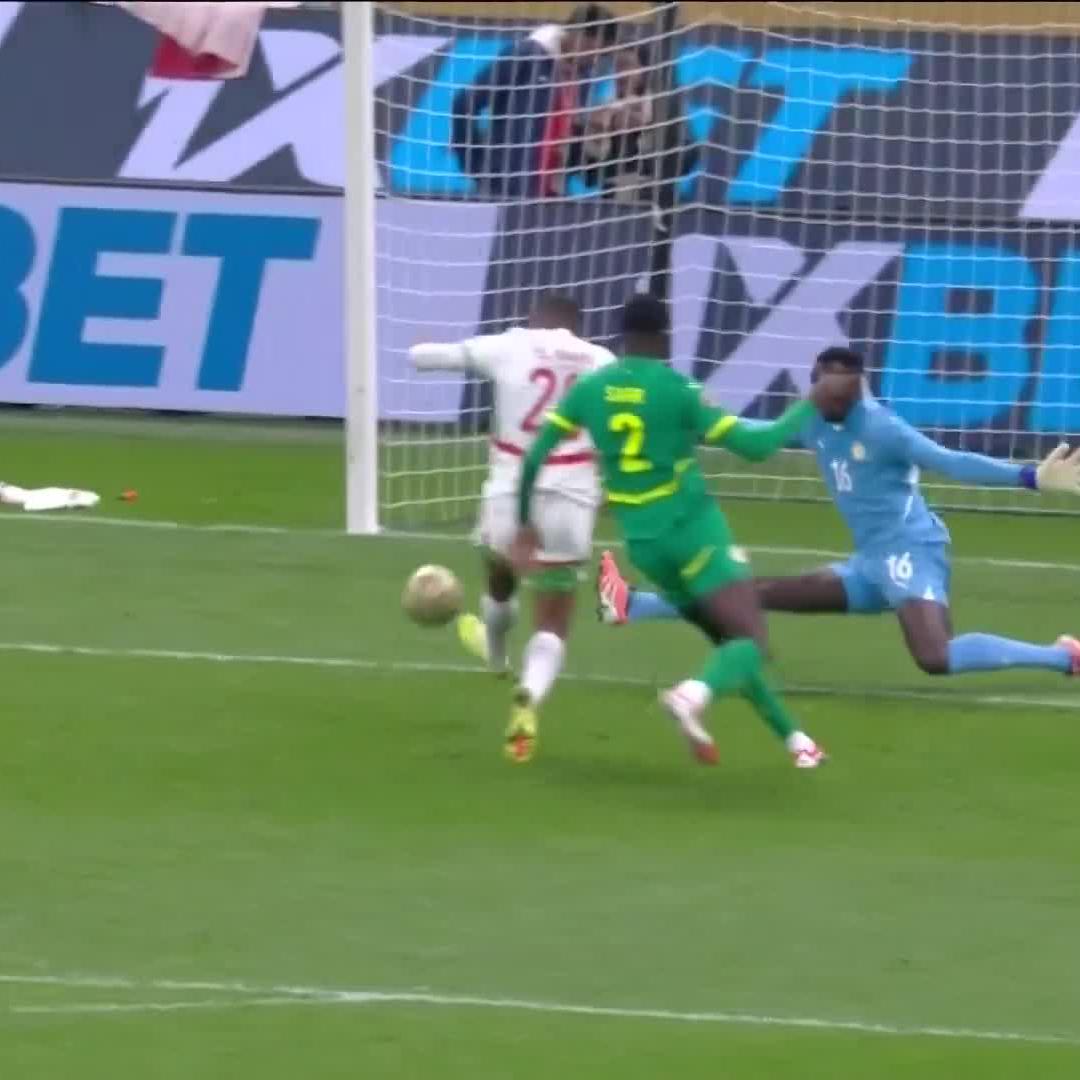 Morocco should be ahead 😲 Ayoub El Kaabi puts it wide from close range ❌ 📺 Stream #TotalEnergiesAFCON2025 on DStv: