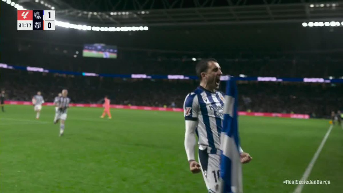 Mikel Oyarzabal puts Real Sociedad in the lead over Barcelona 🤯