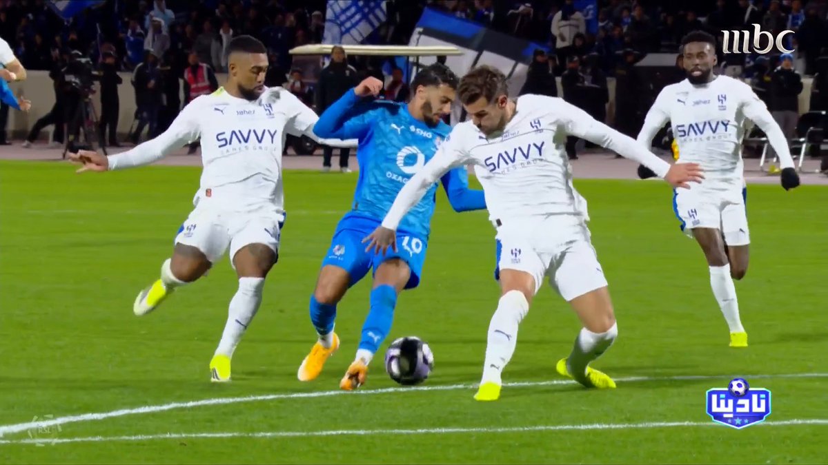 الخبير التحكيمي - فهد المرداسي: الحالات التحكيمية لمباراة نيوم VS الهلال د 64 ركلة جزاء صحيحة للهلال د 67 المفترض بطاقة صفراء ثانية وبطاقة حمراء للاعب نيوم د 72 ركلة جزاء لم تحتسب لنيوم مجاناً على MBC شاهد برنامج #نادينا يوميا الساعة 11مساءً بتوقيت السعودية على #MBC1 لمتابعة البث المباشر
