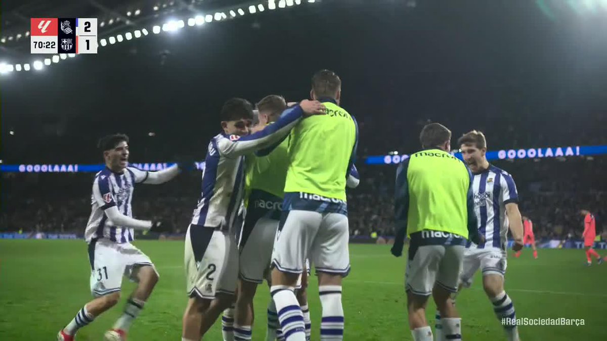 Marcus Rashford equalizes for Barca and just one minute later Real Sociedad scores to restore their lead 😮