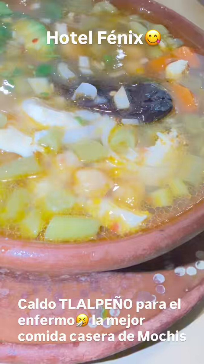 Hay un lugar aquí en Los Mochis que la comida es deliciosa, muy casera, es un hotel en el puro centro, pero la comida no tiene madre, muy recomendable, para la gente de fuera que no sabe dónde comer; Hotel Fénix, no se van arrepentir, Ando bien agripado, por eso vine.🤧