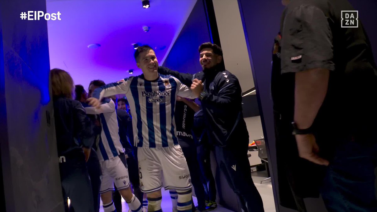 ¡DENTRO DEL VESTUARIO DE LA REAL SOCIEDAD! ¡Así suena la celebración txuri-urdin tras ganar al Barça! 🔥 #LALIGAenDAZN ⚽