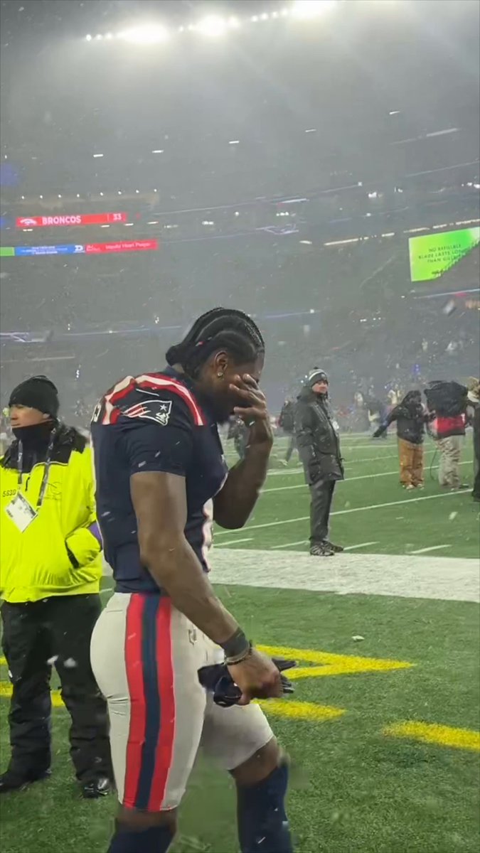 Stefon Diggs was holding back tears leaving the field ❤️ Back in the AFC Championship 👏