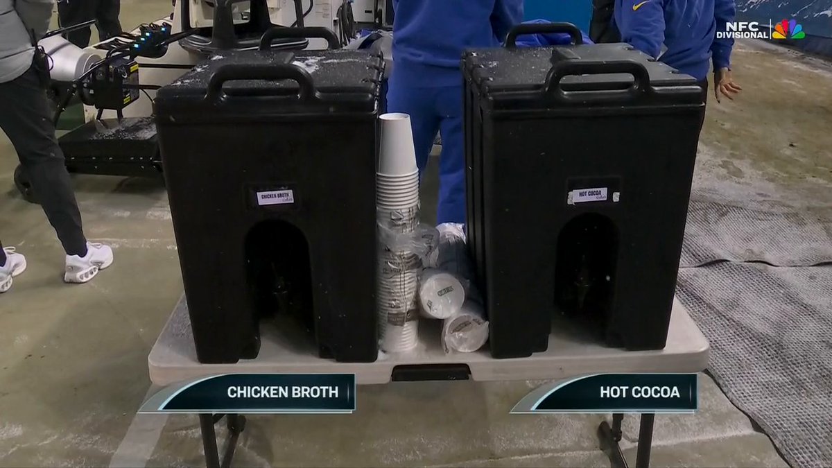The Rams came prepared with chicken broth and hot cocoa 🥶 (📺 NBC)
