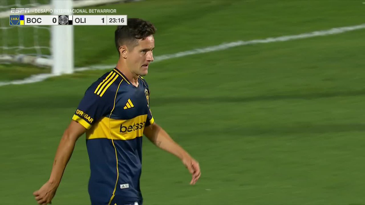📹RECUPERACIÓN de PAREDES, pase a ZEBALLOS, REMATE del Chango que atajó del arquero y ANDER HERRERA fue BLOQUEADO.