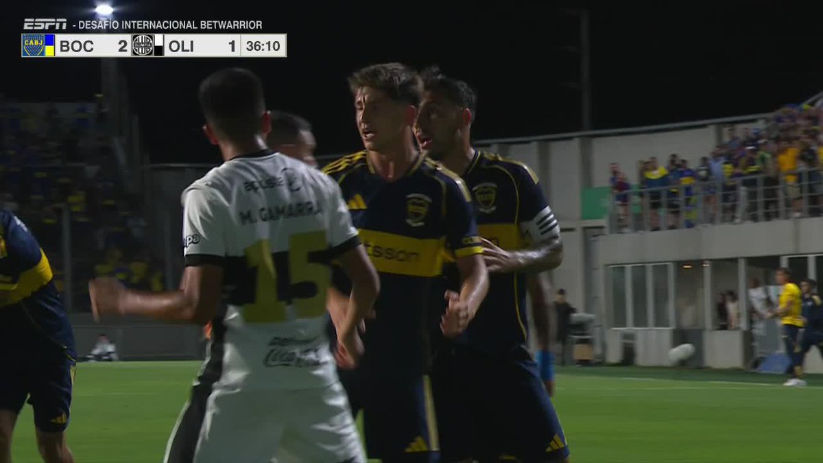 🔎Gamarra empuja a #Velasco en el festejo de #Boca del 2-1 y fue amonestado el jugador de Olimpia.