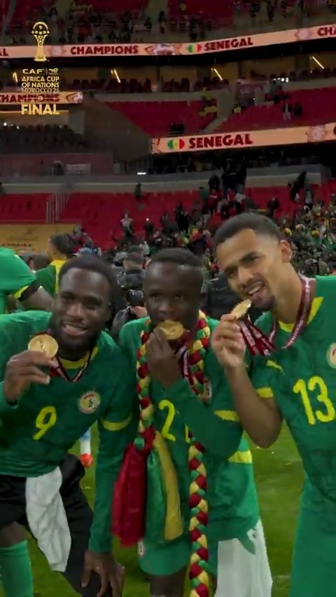 The gold becomes them. The Lions of Teranga. 🇸🇳🏆 #TotalEnergiesAFCON2025 | #WeCelebrateDifferent