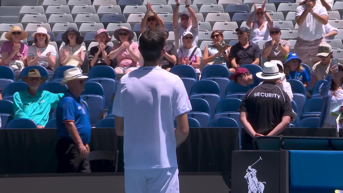 Sad scenes as No.7 seed Felix Auger-Aliassime retires at 3-6 6-4 6-4 against Borges in the opening round 🥺 #AusOpen #AO2026
