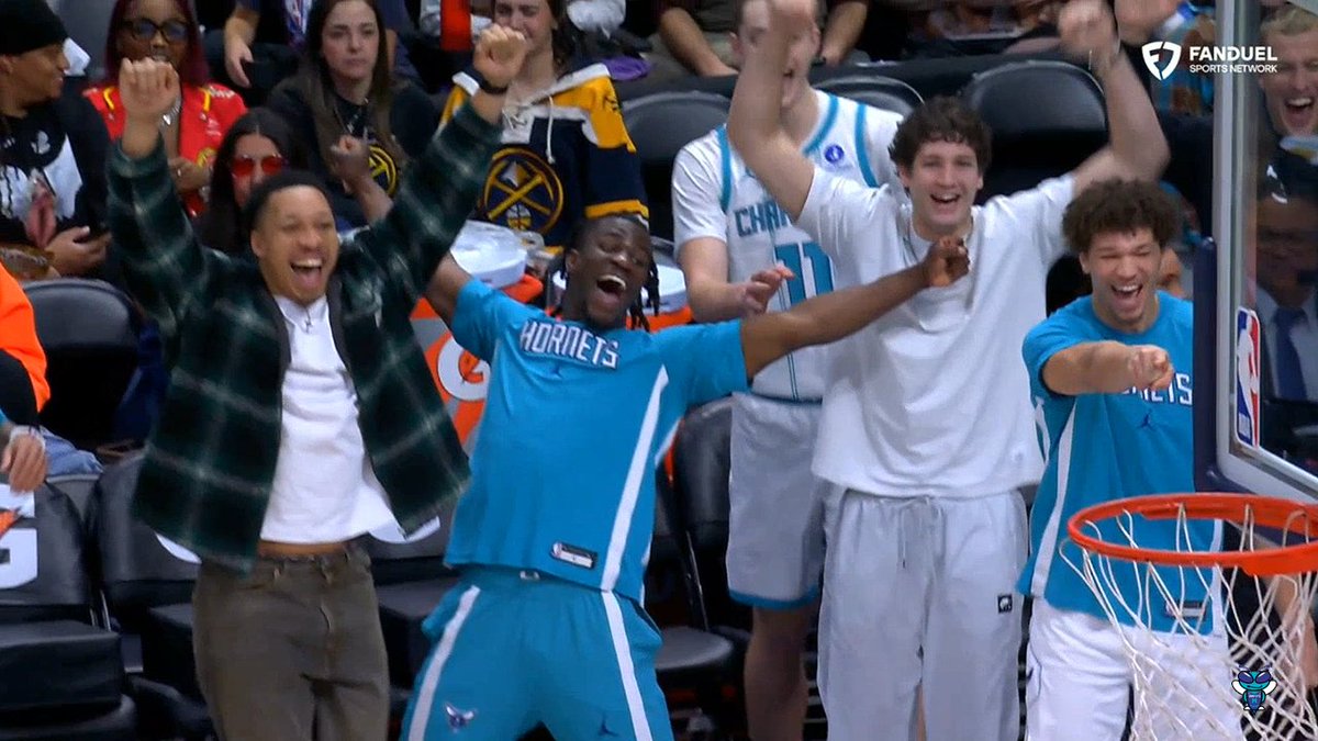 The bench's reaction to LaMelo Ball's dunk... 🙌