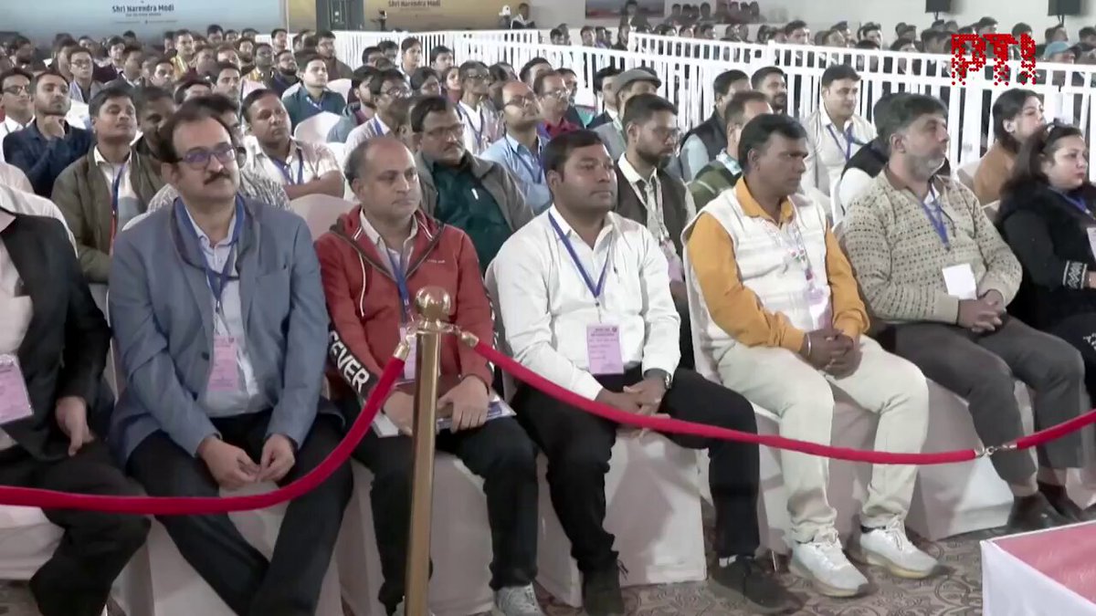 🚨 BIG! PM Modi unveils development projects worth over ₹830 crore in West Bengal. — Flags off 3 Amrit Bharat trains. — Inaugurates Jayrambati–Barogopinathpur–Maynapur rail line. — Flags off Maynapur–Jayrambati train.