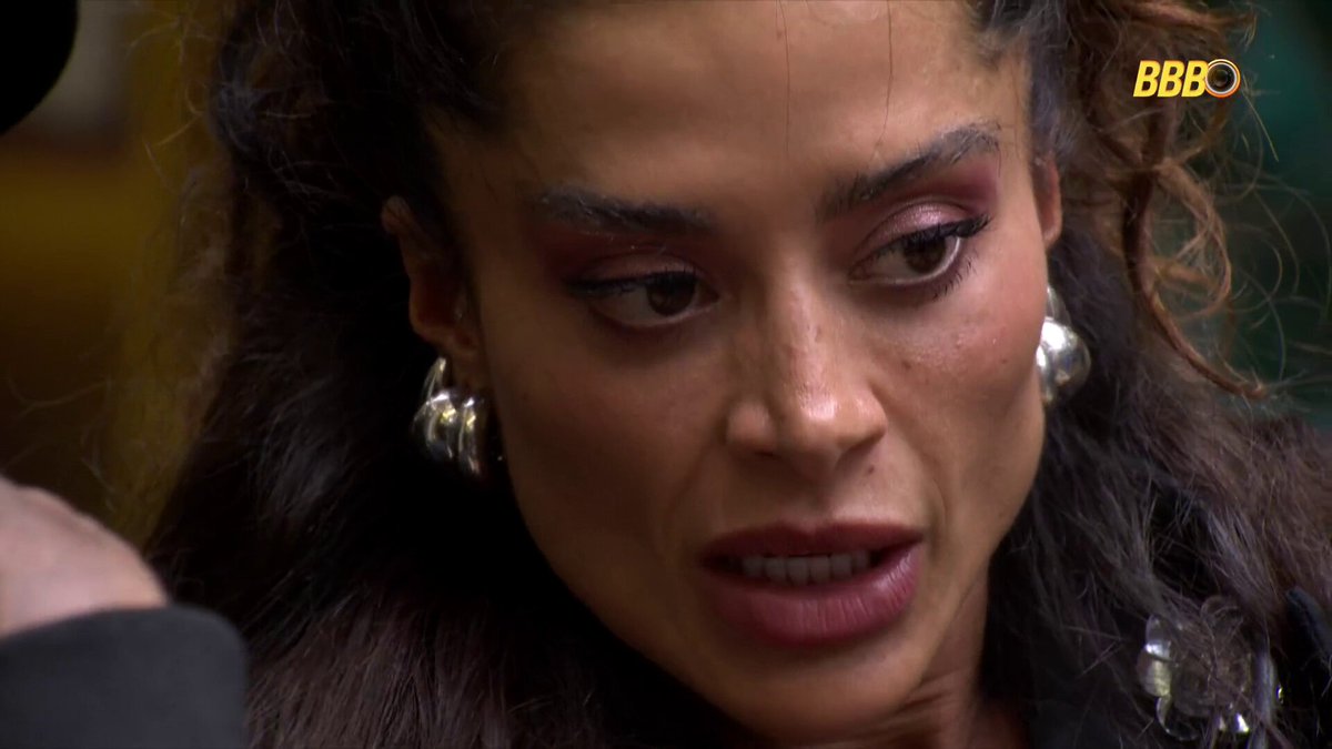 "Se o publico achar de tirar a Mi pra deixar as duas se matando na casa, eu nao quero. Gostaria muito que a Ana saísse. Mesmo que atrapalhe meu jogo. Assim consigo ser mais divertida com todo mundo e ela me bloqueia." (Aline) ENTÃO JÁ PODE IR!#BBB26