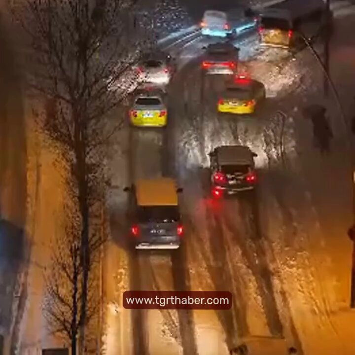 Kar yağışı İstanbul'u felç etti! Sürücülerin zor anları kamerada