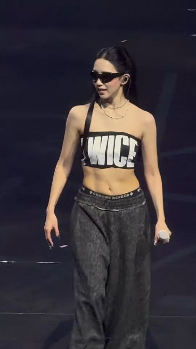 MINA IS SO FINE 😵‍💫