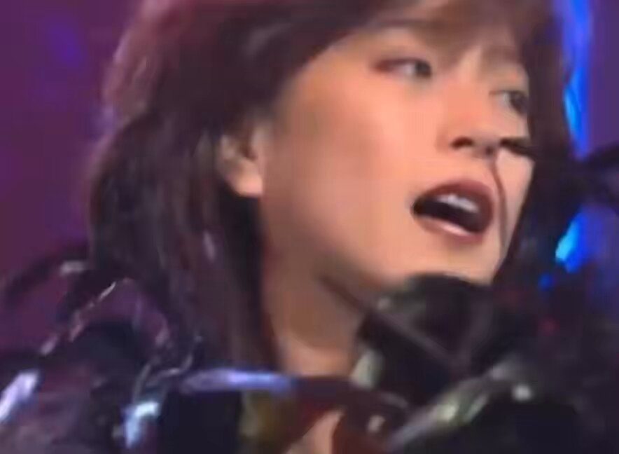 荒ぶる明菜ん…荒ぶるカメラワーク😂でもカッコ良すぎる中森明菜んの、飾りじゃないのよ涙は！#中森明菜