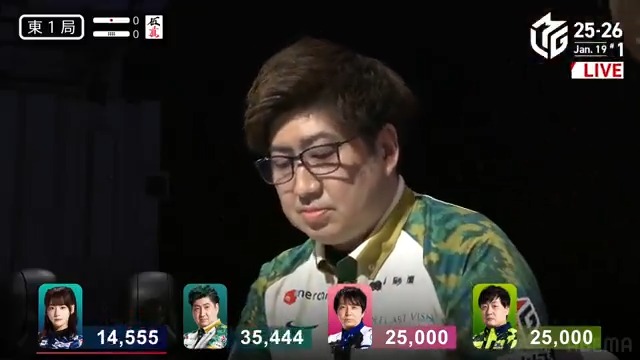 #Mリーグ 2025-26試合ダイジェスト📹 東1局 #鈴木大介 選手の跳満のアガリ! 日跨ぎ連勝を目指す大介選手 まずは赤🀝単騎の七対子で先制リーチ! 親の瑞原選手の手が進んで🀝が捕まる! 裏ドラも2枚乗り12000のアガリで一歩リード! 👇動画タップで今すぐ無料視聴