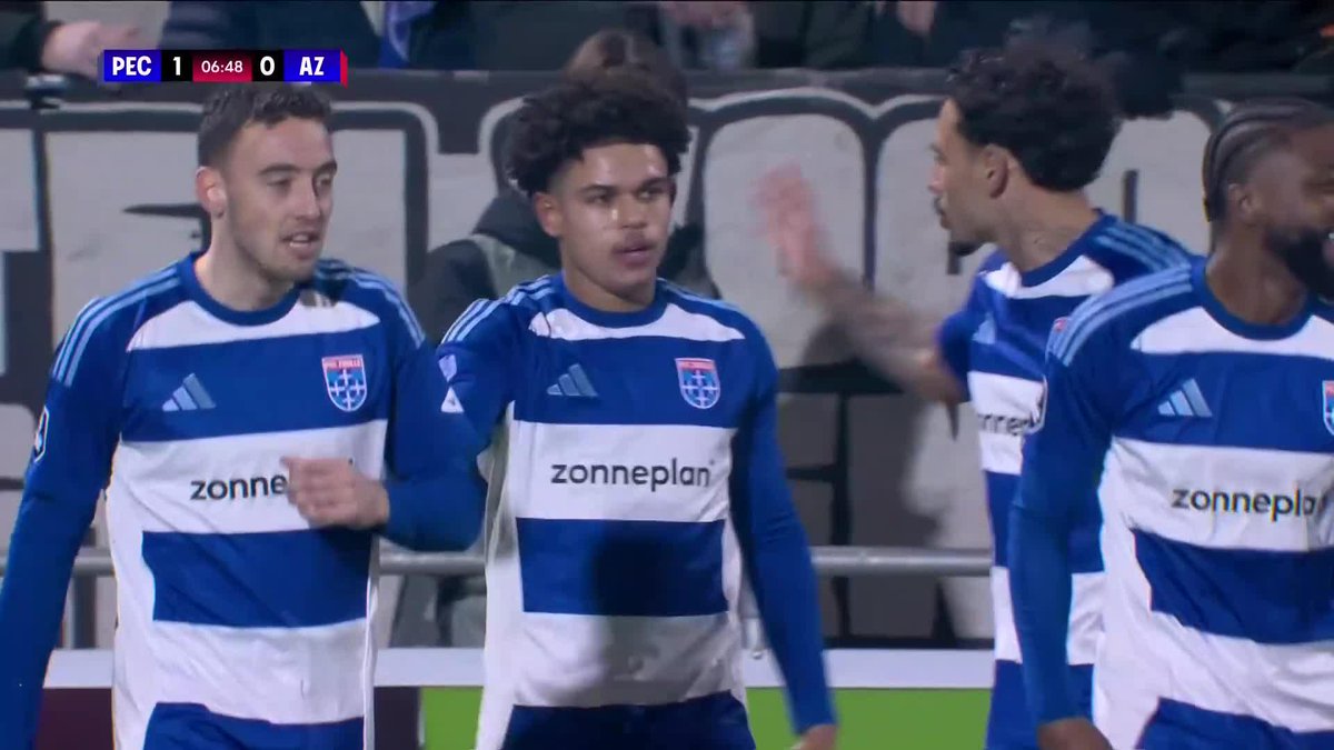🇳🇱 Shola bags a brace! 🔥 Shola Shoretire scored twice for Zwolle this weekend as they beat AZ 3-1 in the Eredivisie. Ex-Manchester United man now has five goals for the season on loan from Greek side PAOK. Here is his first goal #mufc #eredivisie