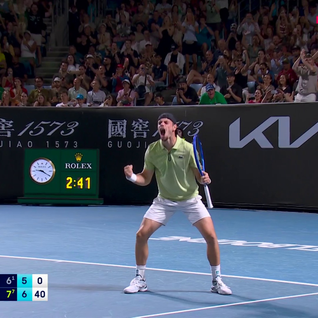 LA SENSATION FRANÇAISE DE CE PREMIER TOUR 👏 ⭐️ Premier match en Grand Chelem ⭐️ Premier match face au TOP 20 Arthur Gea obtient sa 9e victoire en 9 matchs cette saison et se révèle aux yeux du grand public dans cet Open d’Australie. 🔥🇫🇷