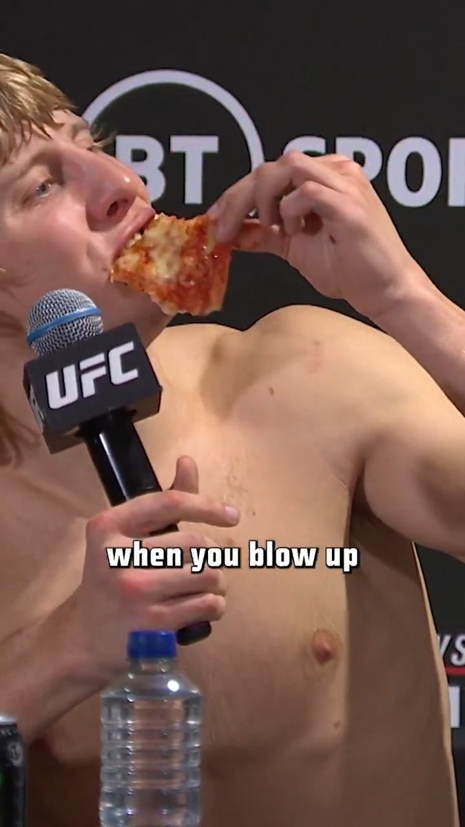 💪 Six Pack vs Pizza 🍕 #UFC324 Paddy Pimblett knows which one he's picking 🤣 😭