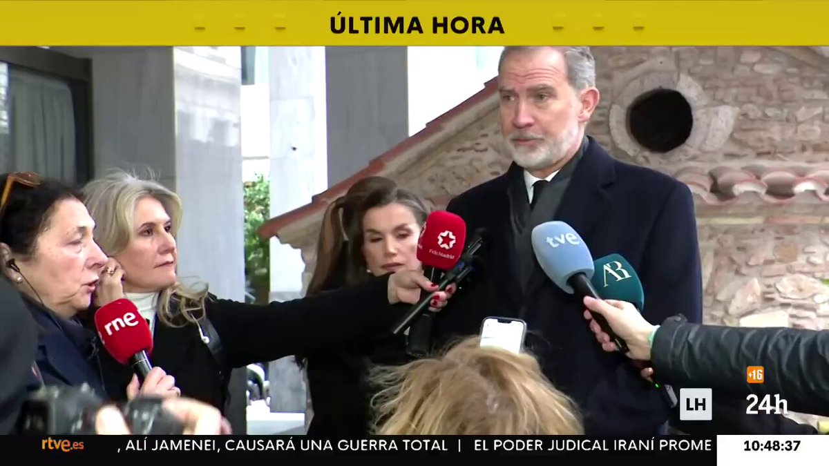 Lo reyes, desde Atenas: "Estamos atendiendo un funeral familiar de la princesa Irene. Queremos transmitir nuestra consternación y nuestra preocupación por lo ocurrido ayer en Aldamuz (...) En cuanto terminaos aquí volveremos inmediatamente (...) Estamos preocupados y espero que se recuperen lo antes posible"