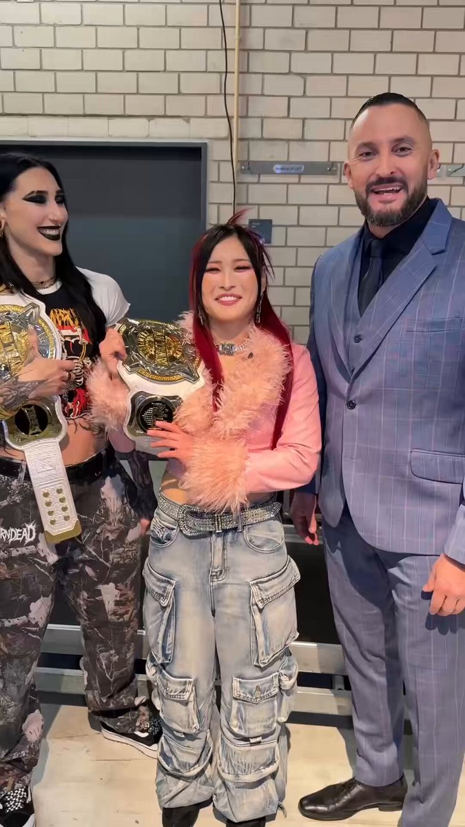 👉😛👈🇩🇪👉😃👈 Im Interview mit Rhiyo bei #WWERaw! ✨ RheaRipley_WWE IYO SKY ᴴᵃᶜᵏᴹᵃⁿ