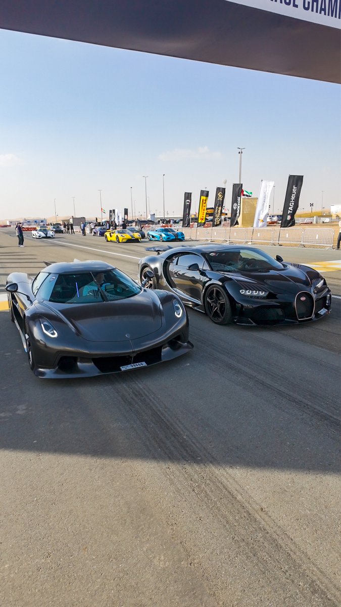 Bugatti Chiron SS vs Koenigsegg Jesko Absolut 1/2 mile DRAG RACE!