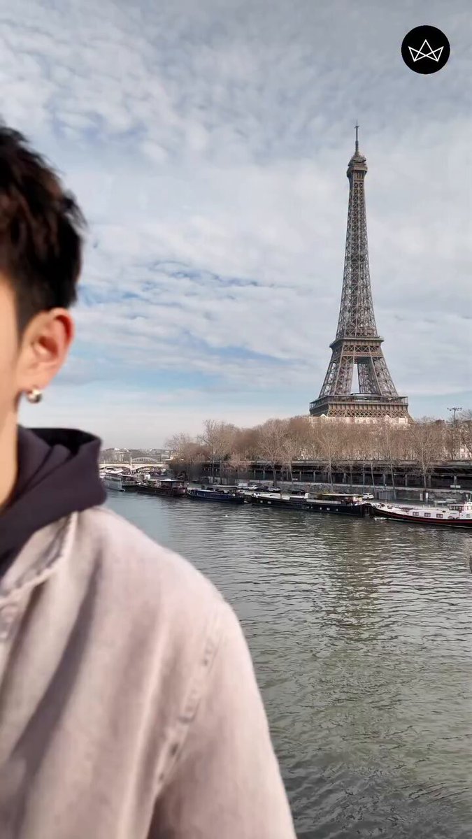 IG Reels Update [19012026] : lifestyleasiath FOURTH Louis Vuitton FOURTH x LV JOURNEY #LVMenFW26 #LouisVuitton #Fourthnattawat #โฟร์ทณัฐวรรธน์ Fourth Nattawat is now in Paris, greeting fans ahead of the Louis Vuitton Men’s Fall-Winter 2026 show, which will take place on January 21 at 2 a.m. Thailand time. Dressed in a stylish workwear jacket paired with the iconic Keepall 25 bag, the look effortlessly combines function and fashion as he gets ready to take on Paris Fashion Week.