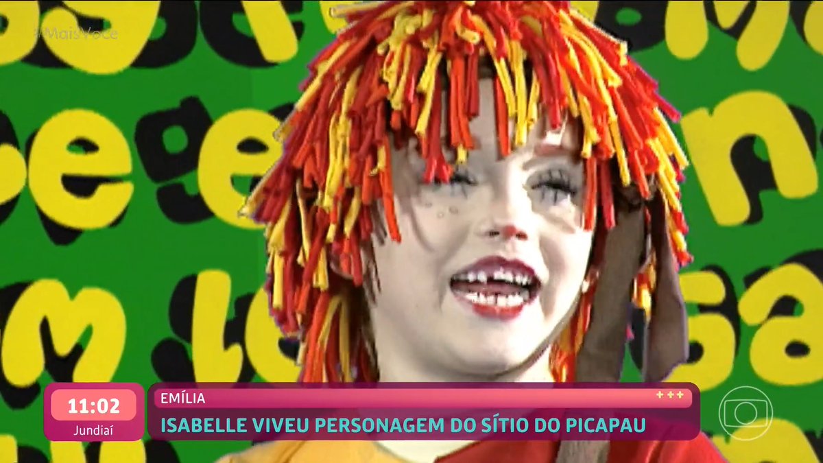 não aguento a Isabelle Drummond toda pequenininha dando vida à Emília em #SítioDoPicapauAmarelo, gente 🥹🤏 #MaisVocê
