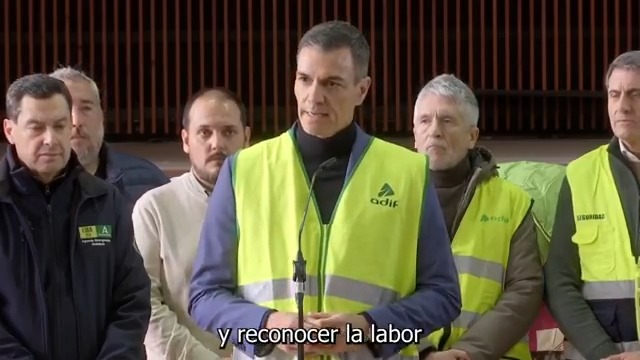 Todo nuestro pensamiento, nuestra solidaridad y todo el abrazo de la sociedad española está hoy con las víctimas y sus familias. Este debe ser un momento de unidad en el dolor y unidad y lealtad en la respuesta. Desde el primer momento, se han activado todos los recursos del Estado, que están trabajando sin descanso y de forma coordinada. Quiero asegurarles que se va a conocer la verdad y se esclarecerán las causas.