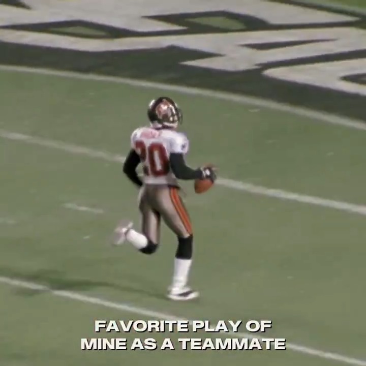 2️⃣3️⃣ years ago today... The greatest play in Buccaneers history. Period.