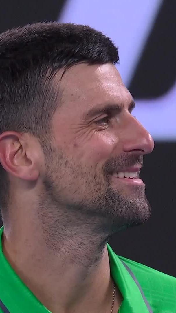 Le clin d’œil de Djoko pour Gaël Monfils. 🐐🇫🇷 🗣️ : "Je n’ai pas beaucoup fait ce coup durant ma carrière, mais Gaël oui, nous l’avons vu faire tellement de fois. J’ai pensé à lui directement quand j’ai fait ça, maintenant je sais ce qu’il ressent."