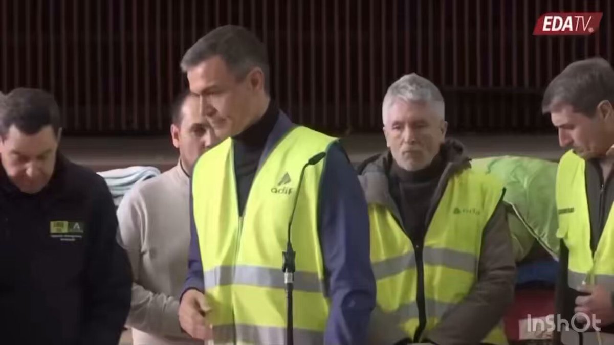 Sánchez, una vez más, no admite preguntas. Sólo una valiente periodista se atreve a preguntar a Sánchez. “¿Por qué no hay preguntas?” Las caras del Sanchismo… para enmarcar.