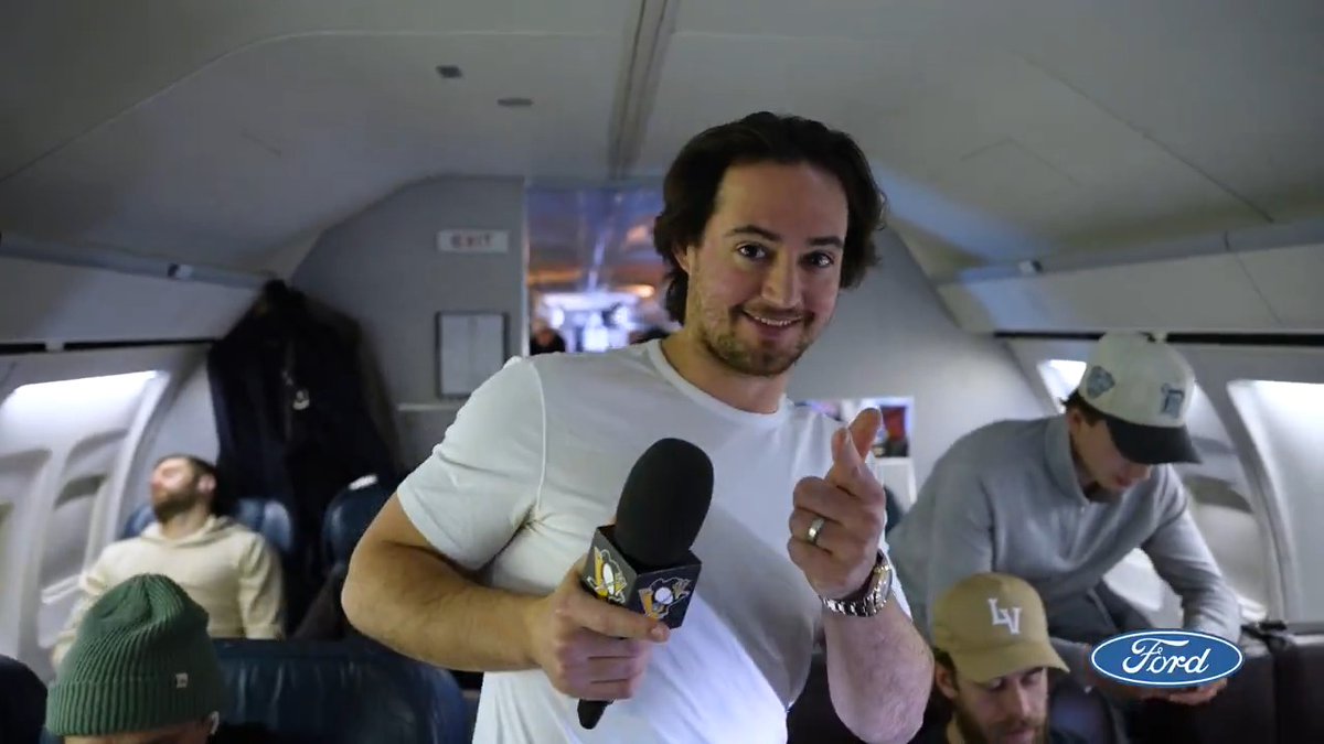 Hard-hitting journalism at 30,000 feet, courtesy of Cliffy 🎤